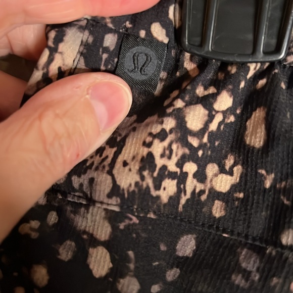 578. Lululemon Revera Jogger Print *lab size M planet surface black granite - Picture 8 of 10